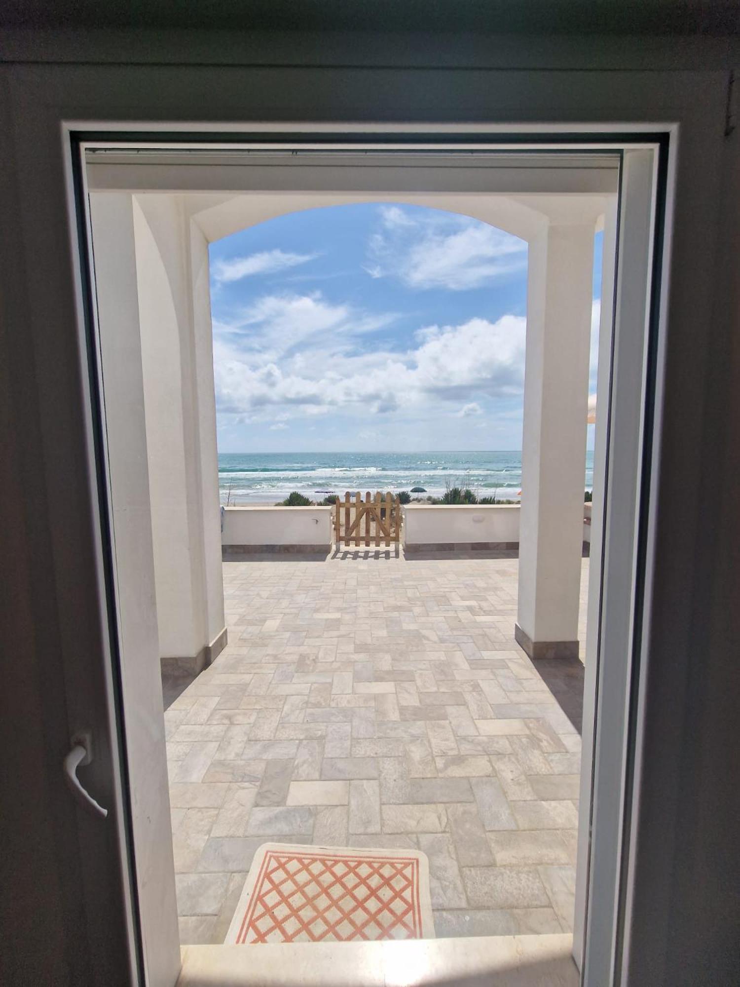 The Suite On The Beach Torvaianica Exterior foto