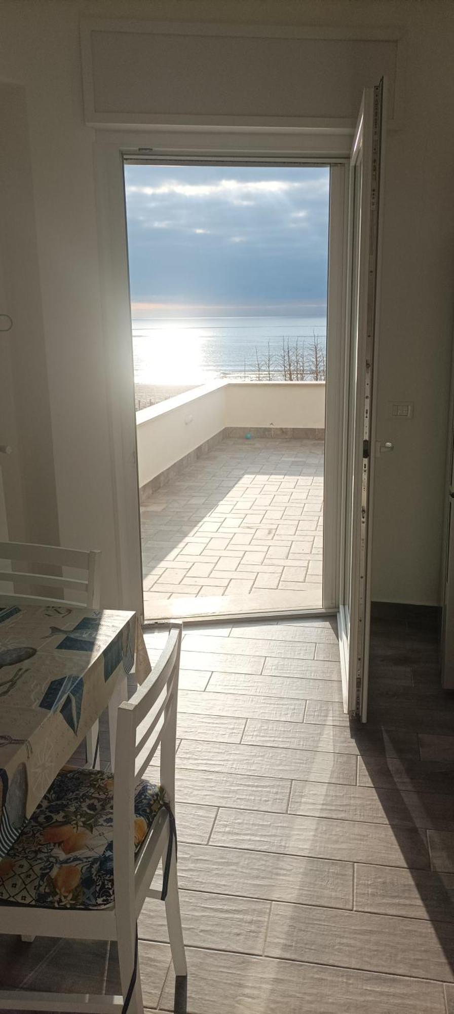 The Suite On The Beach Torvaianica Exterior foto