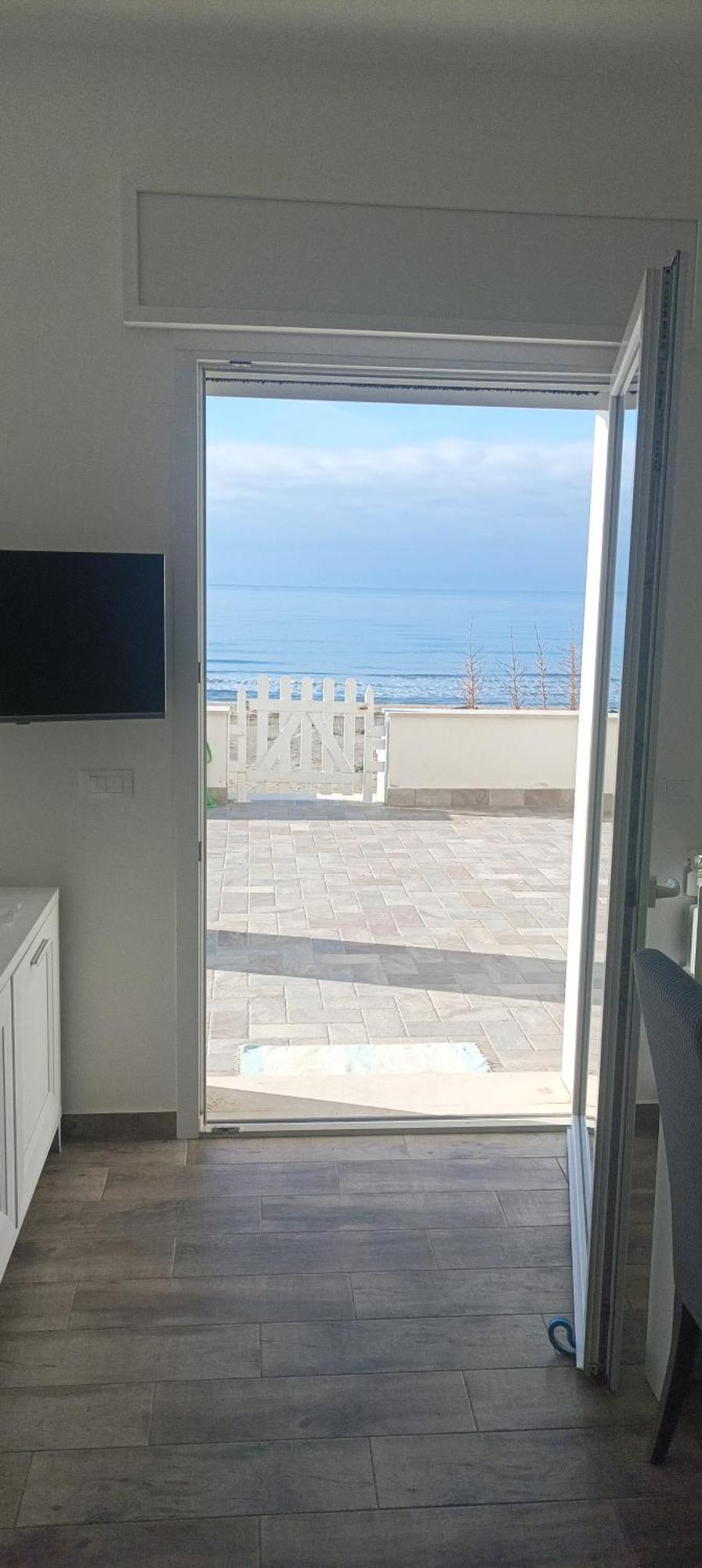 The Suite On The Beach Torvaianica Exterior foto